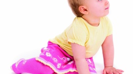 Wiosenny „must have” każdego maluszka LIFESTYLE, Dziecko - Wielkimi krokami nadchodzi wiosna, a wraz z nią zmiana pogody. Oznacza to, że musimy przejrzeć oraz uzupełnić szafę swojego dziecka, aby być gotowym na zmieniające się warunki atmosferyczne. O czym musimy pamiętać?