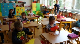 Programowanie od pierwszej klasy podstawówki LIFESTYLE, Dziecko - Pierwszaki ze Społecznej Szkoły Podstawowej nr 11 w Białymstoku uczą się programowania. Ale też gotują, grają w szachy i biorą udział w zajęciach interaktywnych w galeriach, teatrach i muzeach.