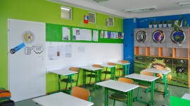 Szkoły zmieniają się w wakacje! LIFESTYLE, Dziecko - Czas przerwy od nauki to doskonały moment na wprowadzanie zmian i nowych aranżacji wnętrz placówek edukacyjnych.