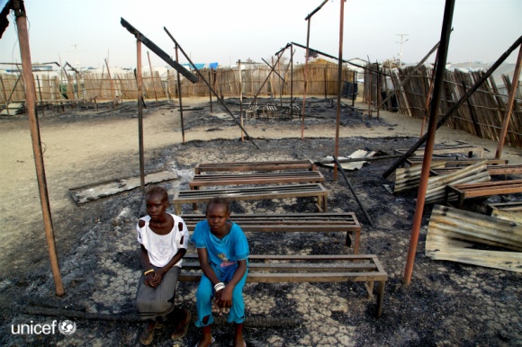 UNICEF: Każdego dnia 4 szkoły lub szpitale są atakowane bądź okupowane LIFESTYLE, Dziecko - Każdego dnia, średnio 4 szkoły lub szpitale są atakowane bądź okupowane przez siły i grupy zbrojne. Tuż przed rozpoczęciem Światowego Szczytu Humanitarnego UNICEF apeluje o ochronę szkół i szpitali.