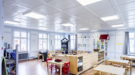 Jak zapewnić dziecku lepszy szkolny start? LIFESTYLE, Dziecko - Nie ma uniwersalnego przepisu na wychowanie szóstkowego ucznia. Wyniki badań naukowych wskazują jednak, jak dzięki nieskomplikowanym metodom sprawić, by edukacja była przyjemniejsza, prostsza i bardziej skuteczna.