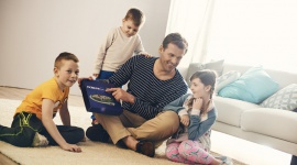 Wspólnie budujmy dziecięcy świat! LIFESTYLE, Dziecko - W oczekiwaniu na 40 Rodzinnych Miejsc Zabaw, marka NIVEA i Mateusz Kusznierewicz postanowili zainspirować rodziców do jakościowej zabawy w domu. Bo kto powiedział, że czas spędzony z „Podwórkiem NIVEA” musi skończyć się wraz zakończeniem lata?