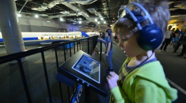 Air Force One wyląduje w Gliwicach LIFESTYLE, Dziecko - Ponad milion elementów, 11 metrów długości, 10 metrów rozpiętości skrzydeł i 3 metry wysokości. Ogromną replikę samolotu Air Force One będzie można zobaczyć już od piątku 18 listopada w Europie Centralnej w ramach startującej wystawy budowli z klocków LEGO