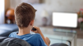 Czy rodzice wiedzą, co oglądają ich dzieci w telewizji? LIFESTYLE, Dziecko - Choć większość opiekunów (70%) deklaruje, że pilnuje czasu, który ich pociechy spędzają przed telewizorem, 42% z nich nie kontroluje oglądanych przez dzieci treści - wynika z badań zleconych przez Cartoon Network.
