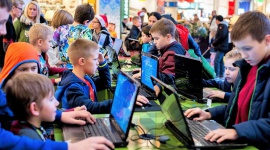 MyCraft i Cukierowo na Motor Show w Poznaniu! LIFESTYLE, Dziecko - Między czwartkiem a niedzielą (6-9 kwietnia) do Poznania przybędą tysiące fanów motoryzacji. Organizatorzy Motor Show Poznań 2017 przygotowali także coś dla najmłodszych – Strefę Dziecięcą MyCraft.