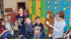 Czytają i dzielą się książką. W Społecznej Szkole Podstawowej w Białymstoku LIFESTYLE, Dziecko - "Książka i możliwość czytania, to jeden z największych cudów ludzkiej cywilizacji" - te słowa Marii Dąbrowskiej stały się mottem akcji.