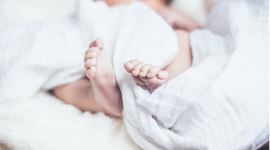 Kołdra i poduszka dla Twojego maluszka LIFESTYLE, Dziecko - Przyjście na świat nowego członka rodziny to dla wszystkich rodziców ogromne wydarzenie. Przygotowując wyprawkę dla maleństwa pamiętaj o wyborze dobrej jakości pościeli.