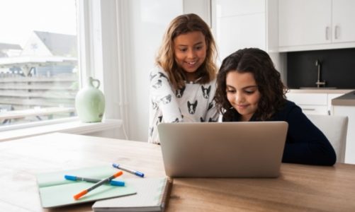 Wakacyjna szkoła językowa – jak uczyć dziecko języków obcych?