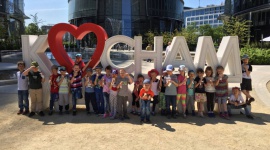 Kino dla dzieci na placu Europejskim: „Misiek w Nowym Jorku” LIFESTYLE, Dziecko - Ghelamco zaprasza najmłodszych miłośników bajek na plac Europejski. Wakacyjny poranek uprzyjemni animacja pt. „Misiek w Nowym Jorku”, opowiadająca o przygodach Norma – białego niedźwiedzia z koła polarnego.