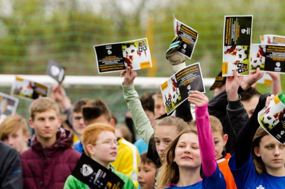 Prawie 400 dzieci z Domów Dziecka kibicowało na Mistrzostwach Europy UEFA Under-