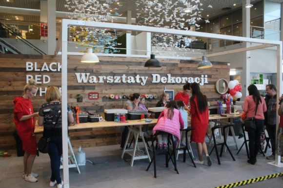 "Szkolne okazje do zabawy" oraz konkurs z Black Red White i Nikelodeon