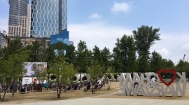 Kino dla dzieci na placu Europejskim: „Rabusie fistaszków” LIFESTYLE, Dziecko - Bajkowe poranki dla dzieci ponownie zawitają na plac Europejski! O godz. 11:00 przy Warsaw Spire wyświetlana będzie zabawna animacja pt. „Rabusie fistaszków” stworzona przez producentów „Shreka”. Na poranny seans zaprasza organizator wydarzenia firma Ghelamco Poland.