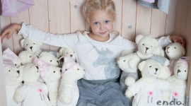 Miś Endo – niezwykły przewodnik po świecie wyobraźni LIFESTYLE, Dziecko - Dzieciństwo to wyjątkowy czas, w którym zaczynamy kształtować swój charakter, gust oraz wrażliwość. Wpajamy również wartości. To również okres spontanicznej ekspresji i pomysłowości, dlatego powinien być nasycony magią i cudownością.