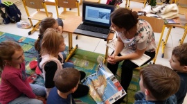 Wszechnica - nowa forma nauki w białostockiej podstawówce LIFESTYLE, Dziecko - Dzień naukowy, czyli Wszechnica - to nowy projekt zajęć praktycznych, realizowany w Społecznej Szkole Podstawowej nr 11 w Białymstoku. Pierwsze zajęcia wzbudziły niekłamany zachwyt uczniów.