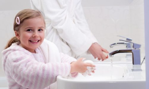 Naucz dziecko dbać o higienę dzięki tym czterem sposobom