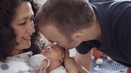 Macierzyństwo – miłość od pierwszego wejrzenia? LIFESTYLE, Dziecko - Szczęśliwy rodzic przyzna, że dziecko to największy skarb. Choć na jego przyjście przygotowujemy się aż dziewięć miesięcy, ilość zmian, które pojawiają się po narodzinach i tak nas zaskakuje.