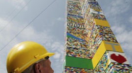 BICIE REKORDU W BUDOWANIU NAJWYŻSZEJ WIEŻY Z KLOCKÓW LEGO! LIFESTYLE, Dziecko - W parku rozrywki LEGOLAND w Billund w Danii trwa właśnie bicie rekordu świata w budowaniu najwyższej wieży z klocków LEGO®!