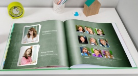 Fotoksiążka szkolna – wspaniała pamiątka i pomysł na prezent LIFESTYLE, Dziecko - Koniec roku szkolnego wzbudza wiele emocji wśród uczniów. Nie chodzi jednak o nagrody za dobrą naukę czy inne wyróżnienia, ale o zakończenie pewnego etapu w życiu.