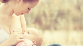 O tym chce wiedzieć każda mama! LIFESTYLE, Dziecko - Kobieta nieustannie troszczy się o prawidłowy rozwój i dobre samopoczucie niemowlęcia – widząc, że jej maleństwo w trakcie lub po karmieniu ulewa, zaczyna się martwić. Co powinna na ten temat wiedzieć?