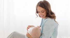 Światowy Tydzień Karmienia Piersią 2018 LIFESTYLE, Dziecko - Mleko kobiece to najlepszy pokarm dla niemowlęcia – nie tylko odżywia i zapewnia zdrowy rozwój, ale również pomaga budować odporność dziecka i chroni je przed infekcjami. Właśnie rozpoczyna się Światowy Tydzień Karmienia Piersią, który o zaletach mleka mamy przypomina.