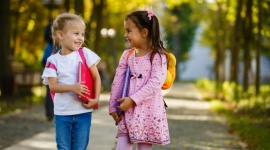 Co kupisz za wyprawkę 300PLUS ? LIFESTYLE, Dziecko - Ołówki, długopisy, kredki, zeszyty... Co kupisz za wyprawkę 300PLUS dla Twojego dziecka? Podpowiadamy: postaw na zakupy w internecie od polskich producentów