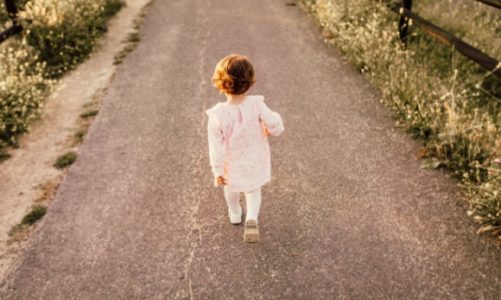 Pielgrzymka z maluchem. Jak zadbać o prawidłowe żywienie dziecka w tym czasie?