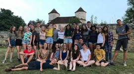 Białostoccy wolontariusze odnowili francuskie opactwo LIFESTYLE, Dziecko - Spali w namiotach, pracowali, sprzątali, gotowali – wolontariusze z Zespołu Szkół Społecznych Fundacji Edukacji „Fabryczna 10” wrócili z Francji, gdzie odnawiali średniowieczne opactwo w Moncel.