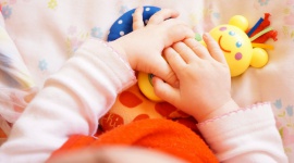 Roczniak poznaje świat LIFESTYLE, Dziecko - Jak wspierać malucha w tym wyjątkowym okresie? Jaką dietę wybrać? W co się bawić? I wreszcie - co powinno umieć dziecko po 1. urodzinach? Na te i inne pytania odpowiedzi znajdziesz w naszym materiale.