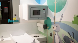 Otwarcie pierwszego w tym formacie pokoju dla rodziców z dziećmi. LIFESTYLE, Dziecko - PKN ORLEN we współpracy z Pampers stworzyły przestrzeń zapewniającą komfortowy odpoczynek dla osób podróżujących z dziećmi. Wraz z otwarciem stacji ORLEN Drive został oddany pierwszy pokój dla rodziców w nowym formacie na stacji MOP w Michałowicach.