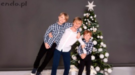 Coraz bliżej Święta - Endo odkrywa bożonarodzeniowe tajemnice! LIFESTYLE, Dziecko - Ho Ho Ho…już za chwilę Święty Mikołaj gromko zapuka do naszych drzwi, wskoczy przez zakurzony komin lub zaparkuje sanie na naszym podjeździe. Dzieci z radością go przywitają, poczęstują mlekiem i ciasteczkami, a za szczery uśmiech dostaną wymarzony prezent. Święta tuż, tuż…