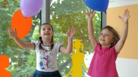 Jakie prezenty dla przedszkolaków są najbardziej wartościowe? LIFESTYLE, Dziecko - Co dzieci lubią najbardziej? Odpowiedź jest prosta: bawić się. A najlepsza zabawa to taka, która nie tylko przynosi radość, ale i stymuluje wszechstronnie rozwój małego człowieka.