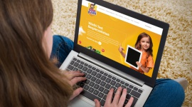 Jak zadbać o bezpieczeństwo dzieci w Internecie? Poznaj porady ekspertów. LIFESTYLE, Dziecko - Codzienne życie bez swobodnego dostępu do Internetu wydaje się dziś niemożliwe. Jesteśmy online niemal 24 godziny na dobę – i nie dotyczy to wyłącznie dorosłych, ale także coraz młodszych dzieci.