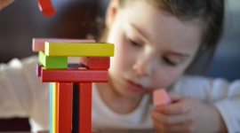 ZABAWKI EDUKACYJNE, ZNACZY LEPSZE? LIFESTYLE, Dziecko - Zabawki towarzyszą dzieciom od pierwszych chwil życia. Inwestując w kompanów malucha warto wybrać przedmioty, które będą pozytywnie wpływały na jego rozwój. Jakie zabawki wybrać, aby umożliwić dziecku intensywne poznawanie świata?