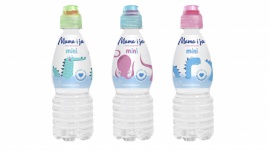 Słodki smak dzieciństwa, czyli o kształtowaniu dobrego nawyku picia wody u dziec LIFESTYLE, Dziecko - Dzieci mają niezwykle chłonne umysły i uwielbiają uczyć się nowych rzeczy. Często podpatrują rodziców i naśladują ich zachowania. Warto więc wykorzystać ten czas, by kształtować w nich potrzebę zdrowego odżywiania i odpowiedniego nawadniania organizmu.