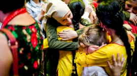 Brave Kids znów w Wałbrzychu. Tym razem w nowej odsłonie LIFESTYLE, Dziecko - Przyjmij młodych artystów, którzy przyjadą do Polski z całego świata. W Wałbrzychu projekt artystyczno-edukacyjny Brave Kids odbywa się już po raz 6., w tym roku debiutuje w nowej formule. Rozpoczęła się rekrutacja rodzin goszczących i wolontariuszy.