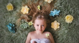 Wielkanocna sesja rodzinna DIY! LIFESTYLE, Dziecko - Wielkanocną sesję zdjęciową można zrobić samemu. Wystarczy nam aparat lub smartfon, kilka gadżetów, odpowiednie światło i pomysły na dodatki. Fotografka Iwona Pajewska podpowiada, jak przygotować plan, aby uzyskać piękne, rodzinne kadry.