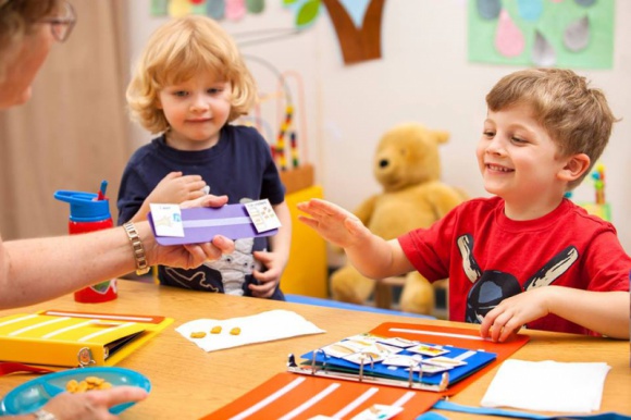 Kontynuuj naukę z metody PECS – weź udział w szkoleniu dla zaawansowanych LIFESTYLE, Dziecko - Autyzm to jedno z najpoważniejszych zaburzeń rozwojowych, które wpływa na umiejętność codziennej komunikacji. Zaawansowane sposoby pracy z PECS zostaną przedstawione na dwudniowym szkoleniu, które odbędzie się 8-9 czerwca w Poznaniu i 15-16 czerwca w Warszawie.