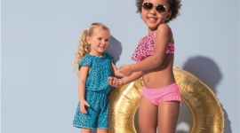 Plażowanie z dziećmi: o czym pamiętać, by stało się przyjemnością LIFESTYLE, Dziecko - Kiedy byliśmy dziećmi, czas spędzony na plaży – czy to przy brzegu lokalnej rzeczki, nad jeziorem czy też morzem – należał do najmilszych momentów lata. Pewnie niejeden z nas wspomina tę beztroskę z rozrzewnieniem…