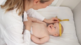 Alergia – czy to choroba, której nie da się wyleczyć? LIFESTYLE, Dziecko - Alergia, czyli nadmierna, nieprawidłowa reakcja układu immunologicznego na występujące w środowisku substancje, określane jako alergeny, które w normalnych warunkach nasz organizm powinien tolerować, może rozwinąć się w zasadzie w każdym wieku.