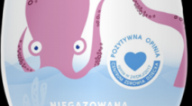 Szkolny niezbędnik – o czym warto pamiętać? LIFESTYLE, Dziecko - Zabrzmiał pierwszy dzwonek, dzieci z plecakami wyposażonymi w podręczniki i przybory szkolne, ruszyły do szkół, by zdobywać wiedzę i rozwijać swoje umiejętności. Wśród uczniowskich akcesoriów nie może zabraknąć również małej przekąski i napojów.