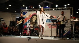 Roksana Węgiel w Bytomiu LIFESTYLE, Dziecko - Tłumy, prezenty i wielkie emocje towarzyszyły występowi Roksany Węgiel w Bytomiu. Wokalistka porwała publiczność. Zobaczcie, jak bawili się Ślązacy!