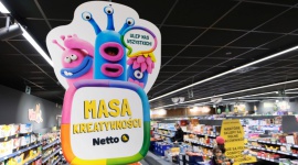 „Masa Kreatywności” – Netto rusza z atrakcyjną propozycją dla rodzin z dziećmi LIFESTYLE, Dziecko - W poniedziałek, 6 kwietnia, w sieci handlowej Netto startuje nowa kampania lojalnościowa – „Masa Kreatywności”. Klienci dyskontu w zamian za zakupy otrzymają saszetki z masą plastyczną Hey Clay, która daje nieskończone możliwości kreatywnej zabawy.