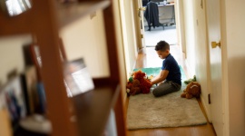 UNICEF Polska alarmuje: Rośnie skala zjawiska przemocy domowej wobec dzieci LIFESTYLE, Dziecko - Wraz z ograniczeniami i zaostrzeniami wynikającymi z pandemii koronawirusa, zarówno w Polsce, jak i w innych krajach zmagających się z COVID-19, znacząco nasila się zjawisko przemocy domowej. W szczególnie trudnej sytuacji znalazły się dzieci.
