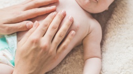Czy znasz 5 oznak szczęśliwego brzuszka Twojego dziecka? LIFESTYLE, Dziecko - Pierwsze lata życia dziecka to intensywny czas nabywania przez układ pokarmowy nowych umiejętności. Dowiedz się, jak wygląda proces rozwoju oraz co się kryje pod pięcioma oznakami szczęśliwego brzuszka!