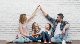 Dzień Dziecka, czyli kilka sprawdzonych sposobów, by nasze pociechy poczuły smak LIFESTYLE, Dziecko - Dla dzieci powrót na place zabaw jeszcze nigdy nie był tak wyczekiwany, a figle na świeżym powietrzu z rówieśnikami tak upragnione. Mimo wciąż obowiązujących obostrzeń, nikt nie zakazał celebrowania Dnia Dziecka. Skorzystajmy z tej okazji i sprawmy radość najmłodszym!