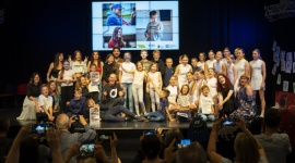 Wielki sukces i świetny pokaz Brave Kids w Trójmieście LIFESTYLE, Dziecko - Za nami niezwykły wieczór w Nadbałtyckim Centrum Kultury w Gdańsku. Na scenie zobaczyliśmy wspaniały performance w wykonaniu młodych mieszkańców Trójmiasta. Metaforyczny pokaz, poruszający temat współczesnych problemów, był zwieńczeniem kreatywnych warsztatów.
