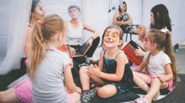 Koneser rozpoczyna cykl codziennych letnich atrakcji dla dzieci LIFESTYLE, Dziecko - Na początku lipca w Centrum Praskim Koneser rozpoczął się cykl wydarzeń pod hasłem Lato Konesera. Do końca sierpnia codziennie można wziąć udział w wielu, w większości bezpłatnych atrakcjach, przeznaczonych również dla dzieci.