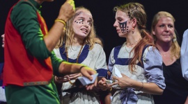 Brave Kids na Podkarpaciu: start w Rzeszowie i lokalny finał w Przemyślu LIFESTYLE, Dziecko - W Rzeszowie rozpoczął się unikatowy Brave Kids w nowej formule. Młodzi uczestnicy biorą udział w warsztatach artystycznych, których efektem będzie niecodzienny spektakl. Najpierw zaprezentują go na festiwalu Europejski Stadion Kultury, a później na wielkim finale we Wrocławiu.