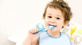 Najnowsze wydanie poradnika żywienia dziecka w wieku od 1. do 3. roku życia LIFESTYLE, Dziecko - Warto zaufać ekspertom i zapoznać się z najnowszym poradnikiem, gdzie znajdziemy przykładowe jadłospisy oraz pomocne wskazówki, które w przystępny i praktyczny sposób przedstawią aktualne zalecenia związane z żywieniem dzieci w wieku od 1. do 3. roku życia.