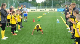 Netto Camp w Akademii BVB dla najmłodszych fanów piłki nożnej LIFESTYLE, Dziecko - Sieć handlowa Netto oraz Akademia BVB im. Łukasza Piszczka wspierają rozwijanie pasji sportowych u najmłodszych.